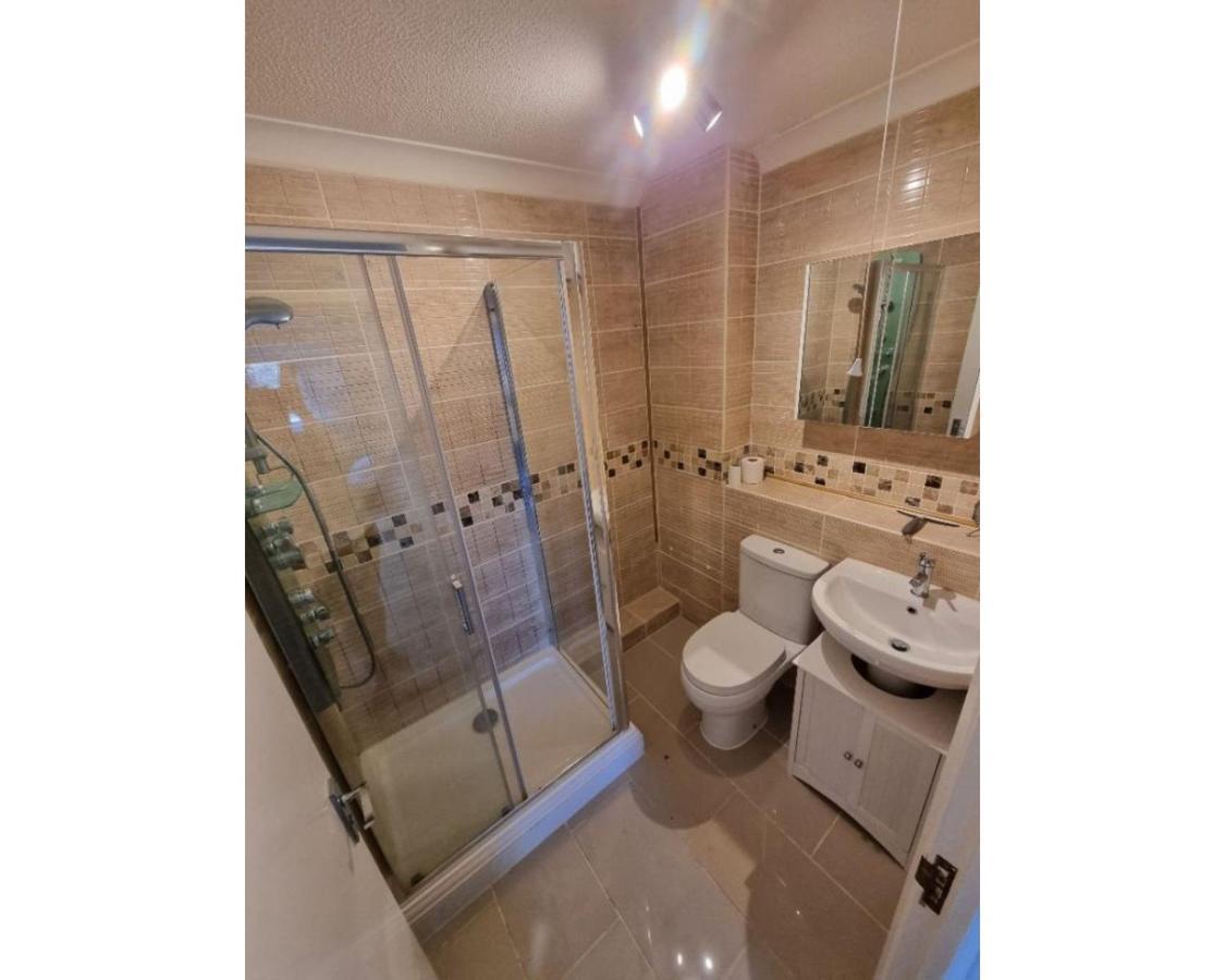 Canal Side Retreat - 2 Bedroom Apartment Heybridge  Luaran gambar
