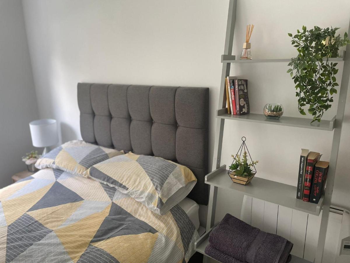 Canal Side Retreat - 2 Bedroom Apartment Heybridge  Luaran gambar